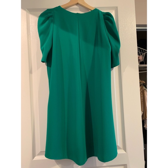 Nice green dress - Picture 2 of 2